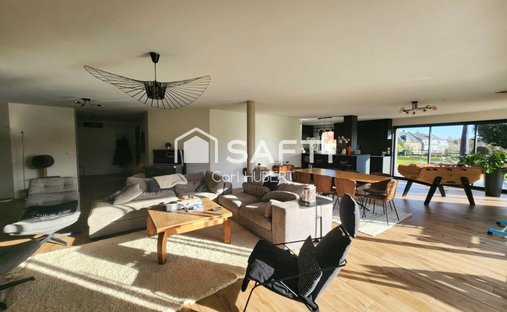 Castle for Sale in Saint-Valery-sur-Somme, Hauts-de-France, France