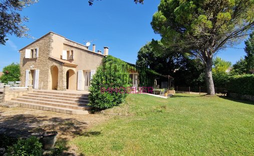 House in Nevons-route d'Apt, L'Isle-sur-la-Sorgue, France 1