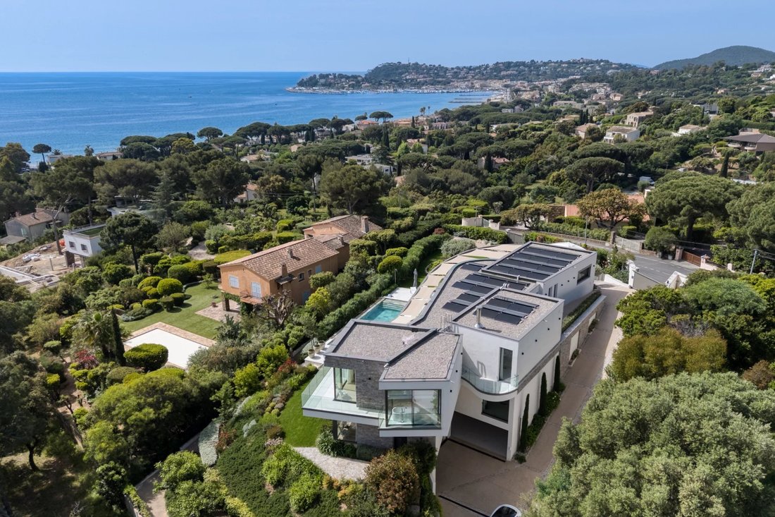 Villa in Nord, Cavalaire-sur-Mer, France 4 - 15473956