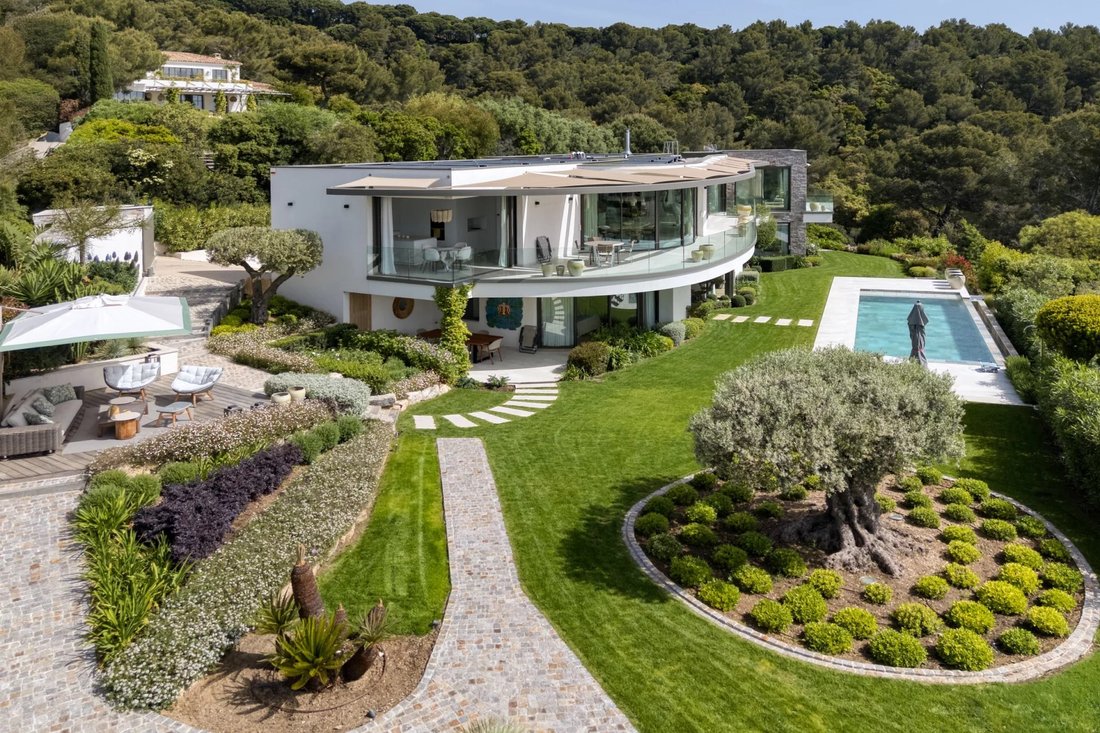 Villa in Nord, Cavalaire-sur-Mer, France 3 - 15473956