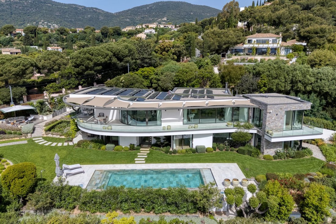 Villa in Nord, Cavalaire-sur-Mer, France 2 - 15473956