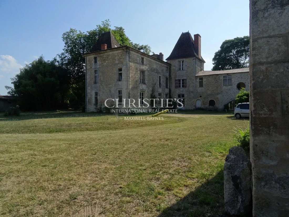 Castle in Villenave-d'Ornon, Nouvelle-Aquitaine, France 3 - 15750392