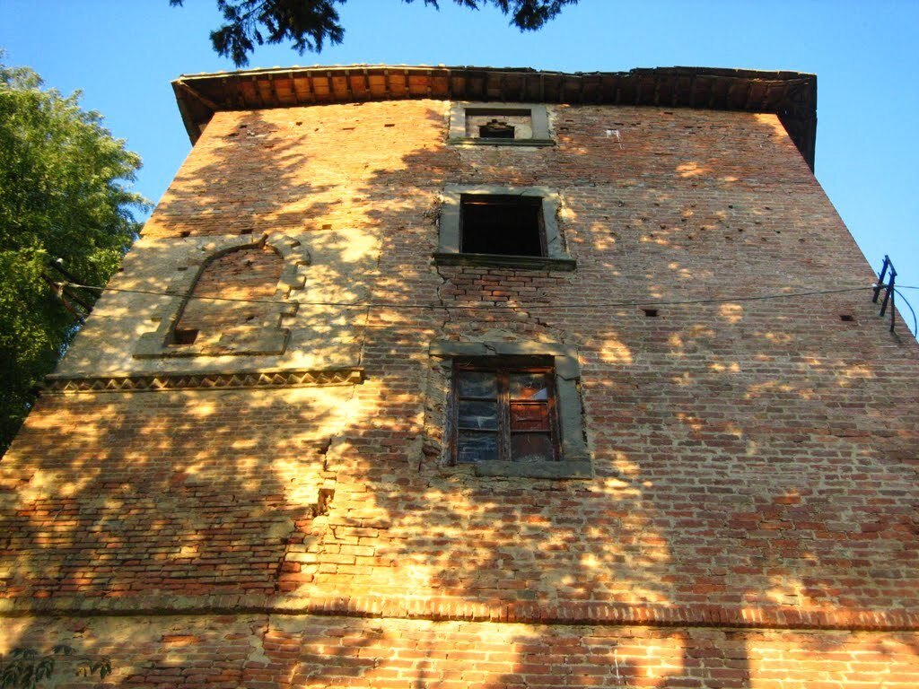 A 12th-Century Tuscan Crown: Castle, Hamlet & 272 Wild Acres