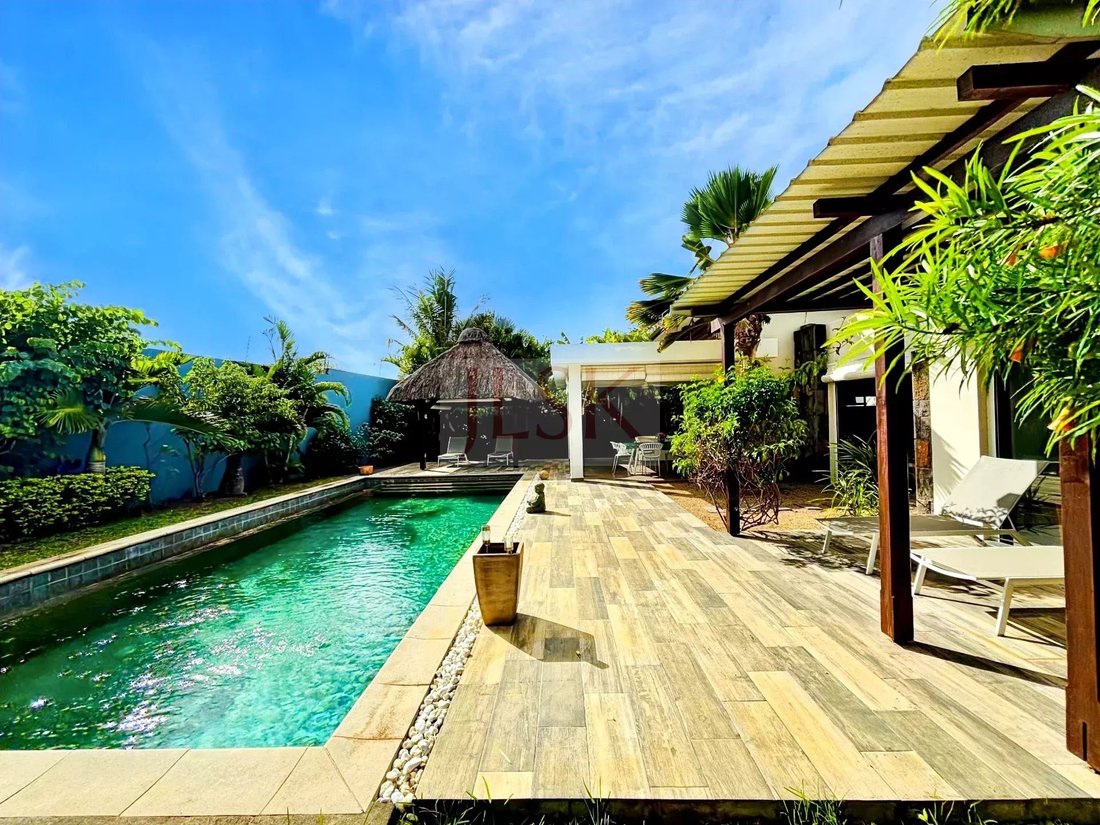 Villa in Grand Baie, Rivière du Rempart District, Mauritius 1 - 15692920