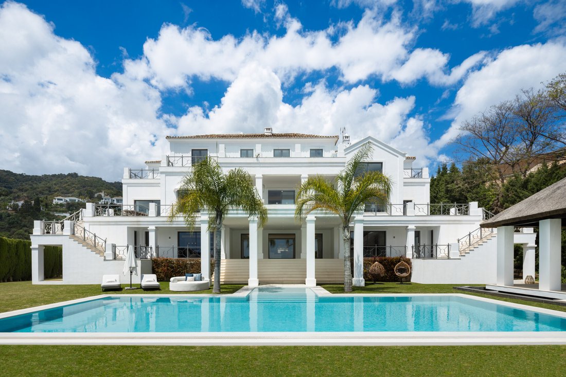 Villa in El Madroñal, Benahavis, Spain 1 - 15757801