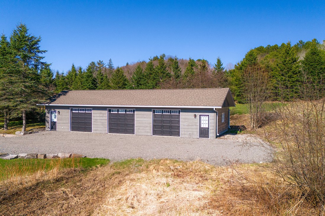 House in Huntsville, Ontario, Canada 4 - 14198475