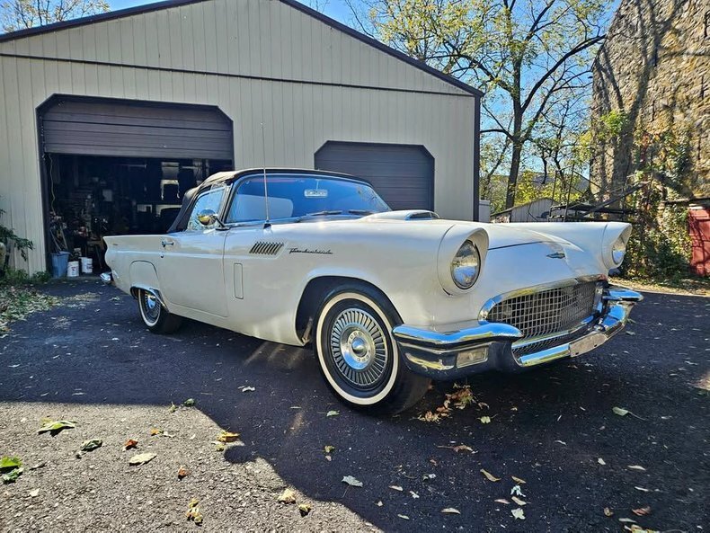 Cabriolet in Glendale, United States 1 - 15759628