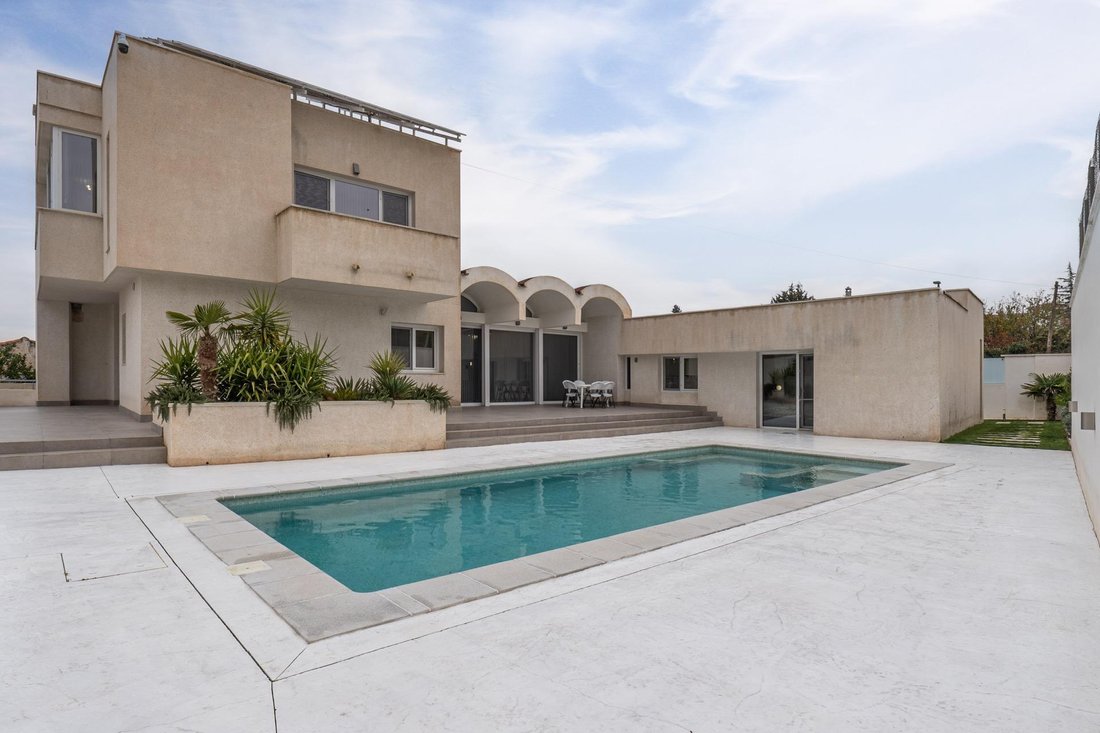 Villa in Otura, Villa de Otura, Andalusia 1 - 15759297