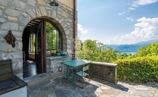Villa in Breglia, Lombardy, Italy 1