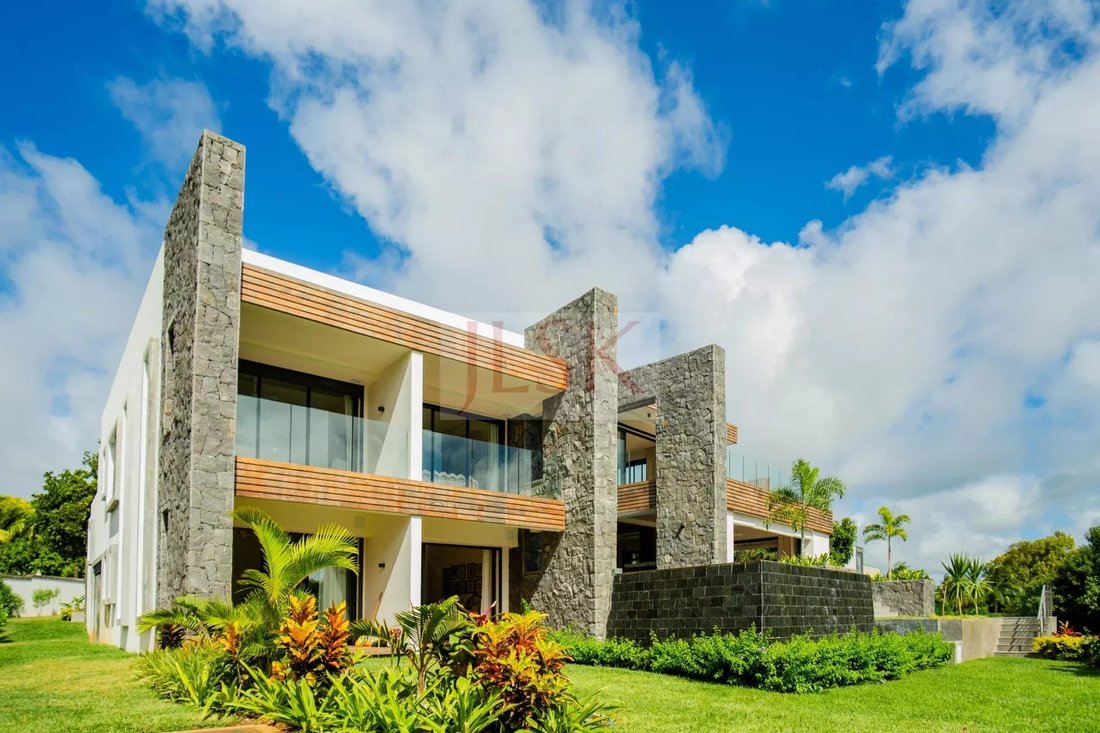 Villa in Roches Noires, Rivière du Rempart District, Mauritius 1 - 14889189