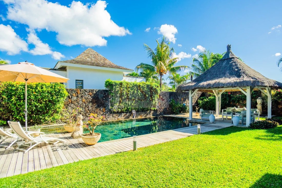 Villa in Grand Baie, Rivière du Rempart District, Mauritius 1 - 14712800