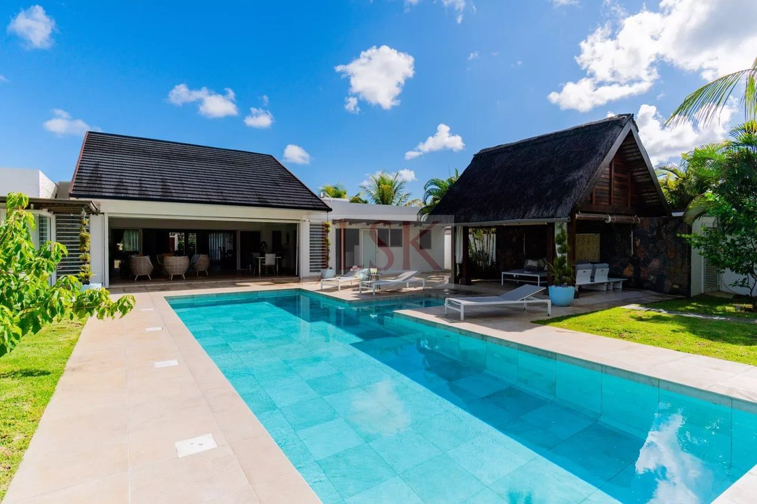 Villa in Grand Baie, Rivière du Rempart District, Mauritius 1 - 15122554