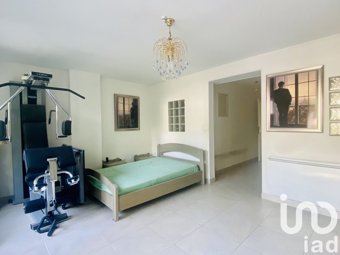 House in Neuilly-Plaisance, Ile-de-France, France 4 - 15761095