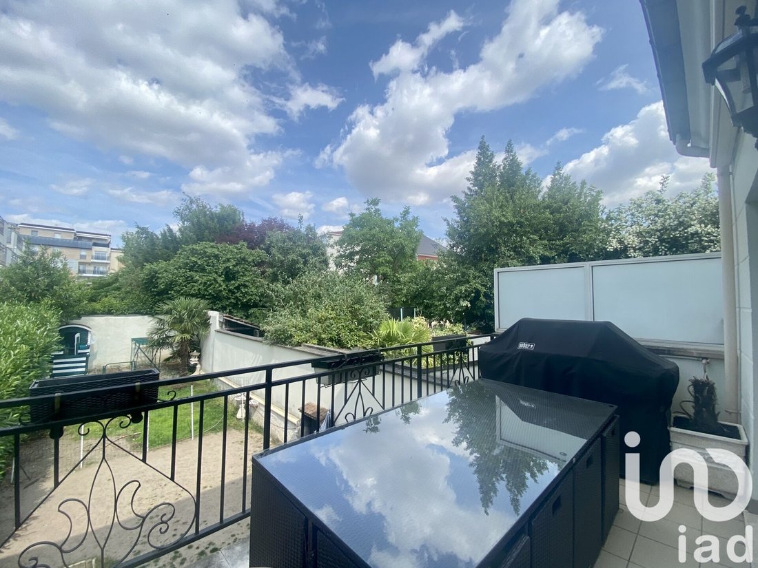 House in Neuilly-Plaisance, Ile-de-France, France 2 - 15761095