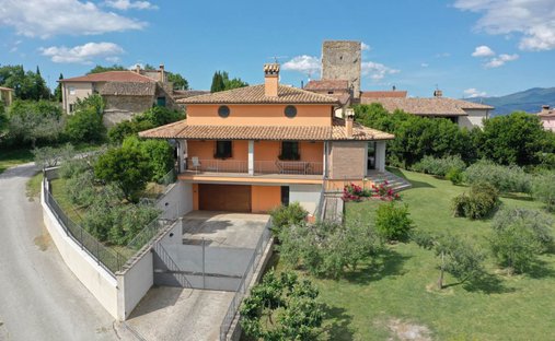 Castle for Sale in Montefalco, Umbria, Italy