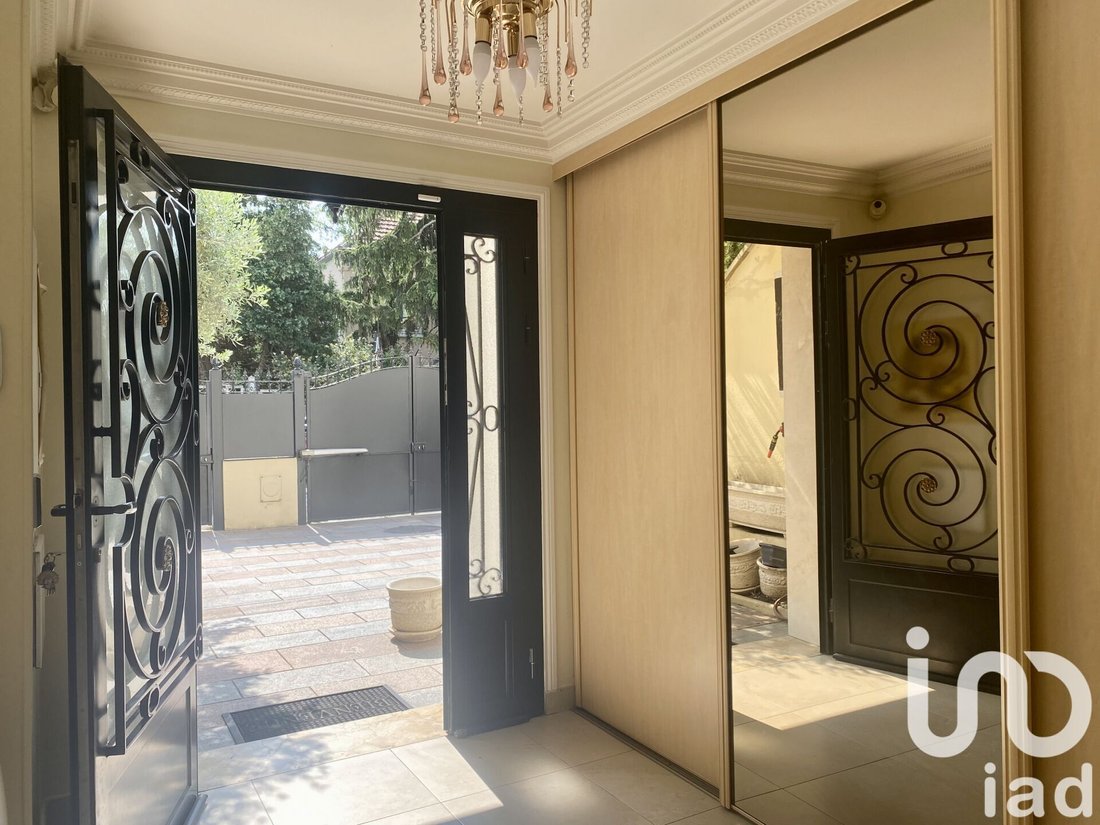 House in Neuilly-Plaisance, Ile-de-France, France 3 - 15761095