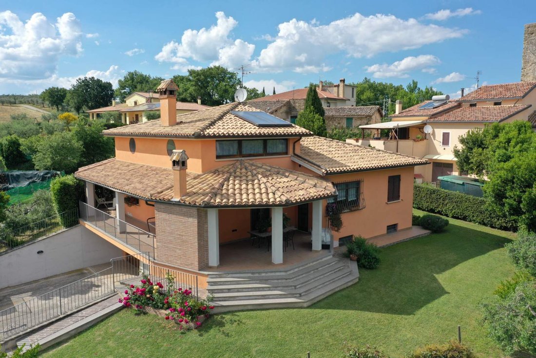 Villa in Montefalco, Umbria, Italy 2 - 15759846