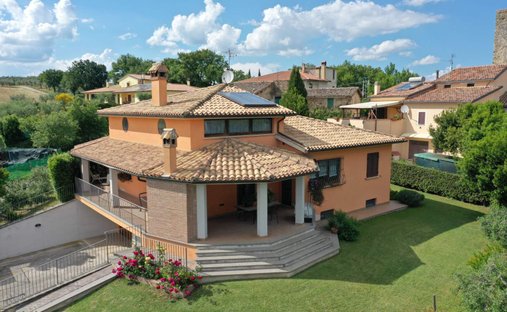Castle for Sale in Montefalco, Umbria, Italy