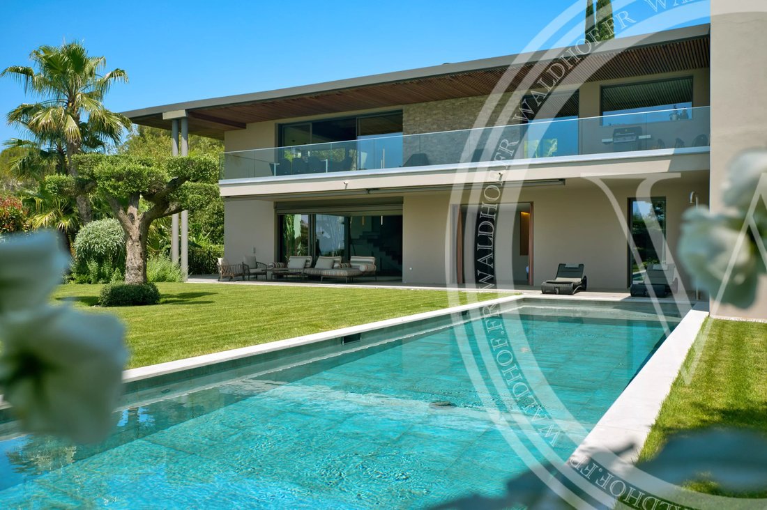 Villa in Cannes, Provence-Alpes-Côte d'Azur, France 2 - 15760089