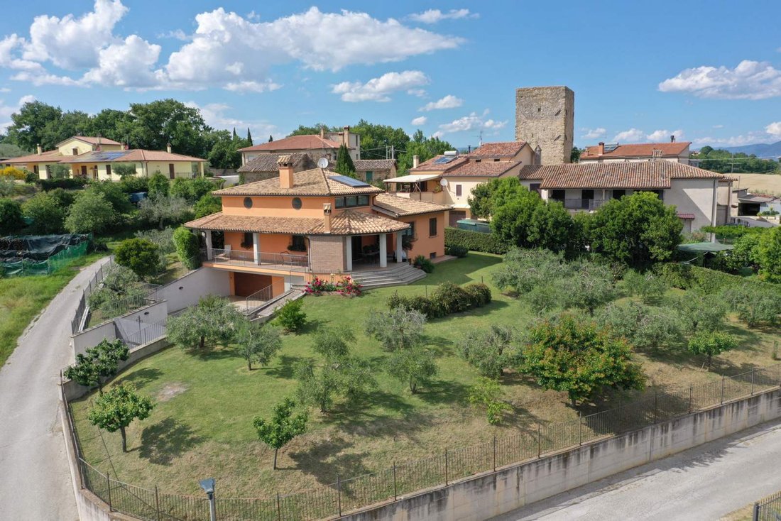 Villa in Montefalco, Umbria, Italy 1 - 15759846
