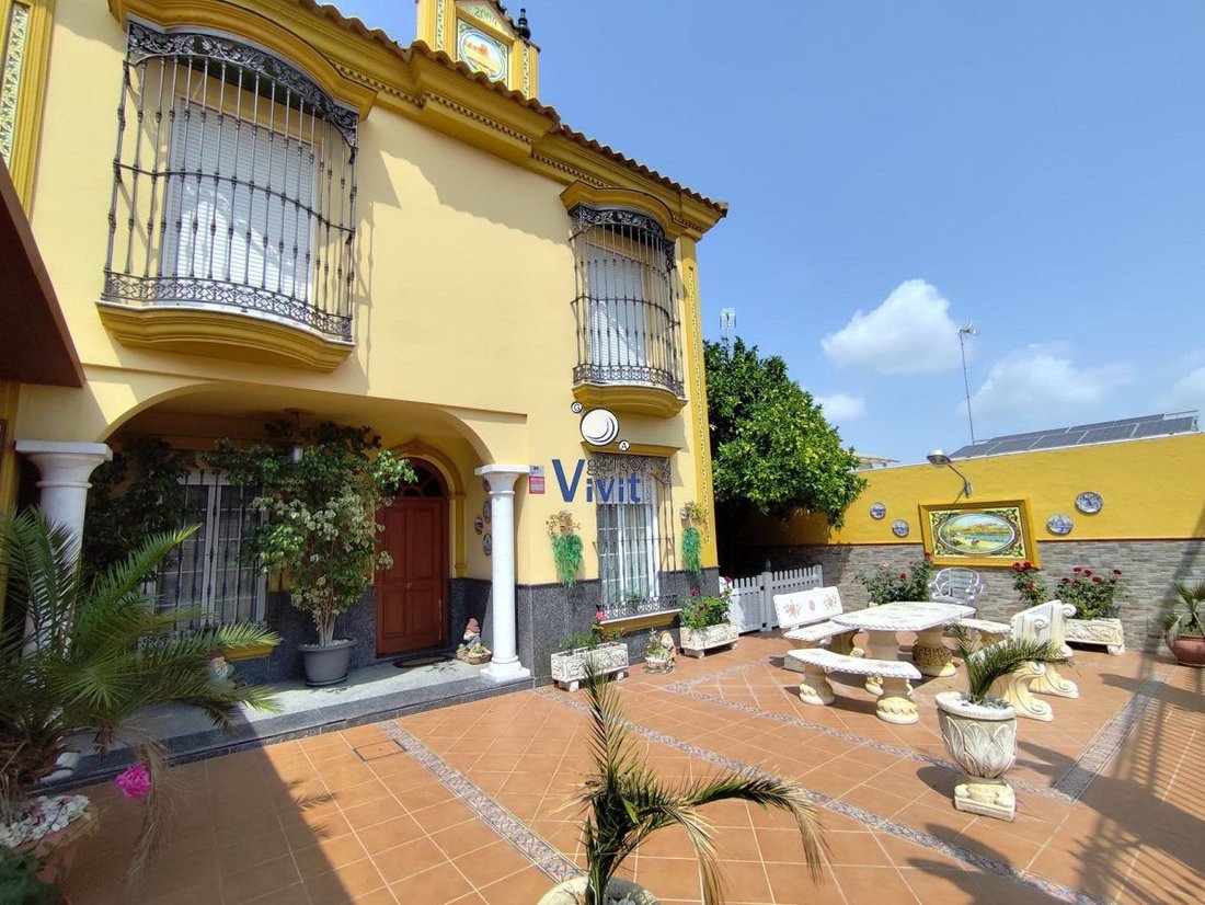 Chalet in Alcala de Guadaira, Andalusia, Spain 1 - 15556463