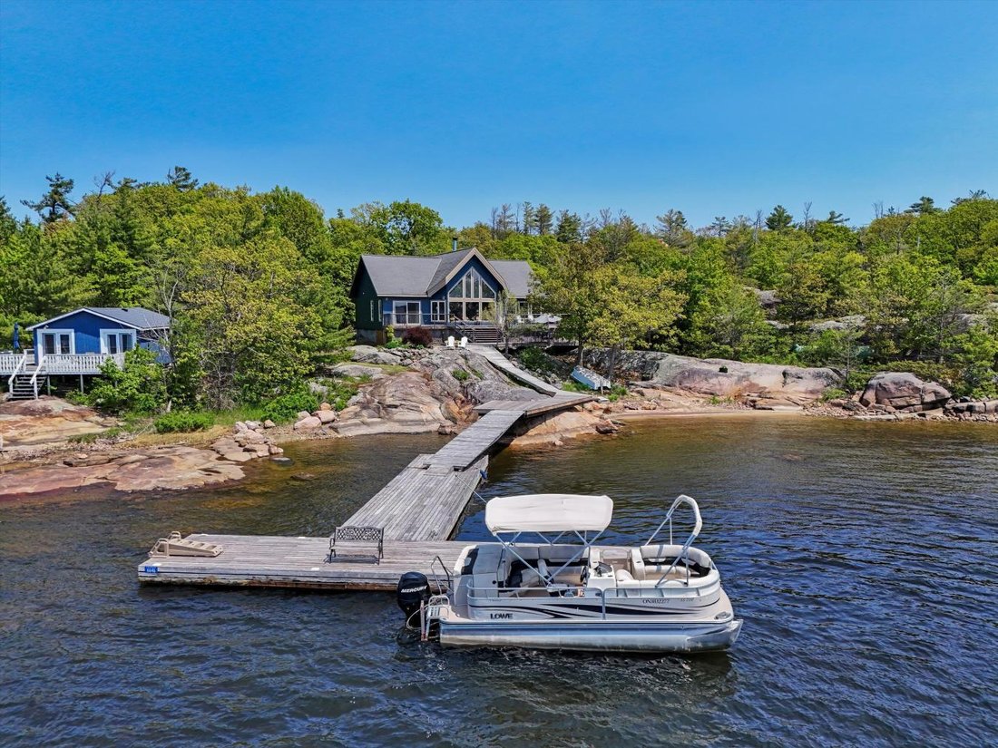 House in Honey Harbour, Ontario, Canada 2 - 15762614