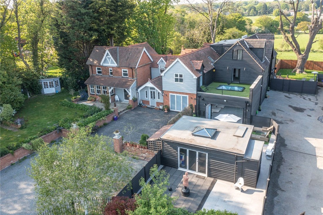House in Theydon Bois, England 1 - 15760885