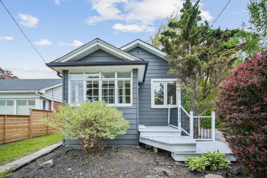 House in Toronto, Ontario, Canada 2 - 15761560