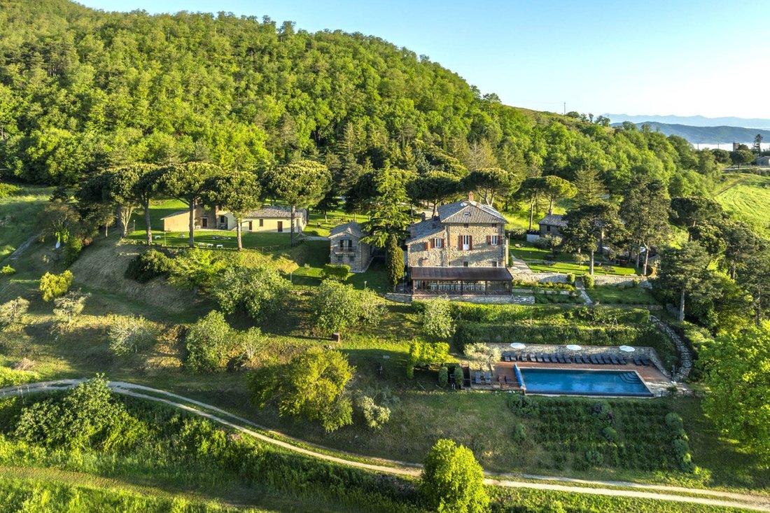 Castle in Center, Cortona, Tuscany 2 - 15761782