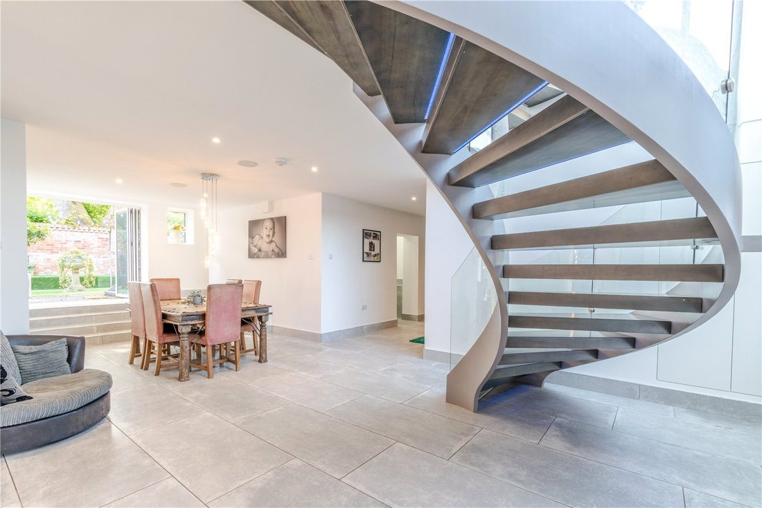 House in Theydon Bois, England 5 - 15760885