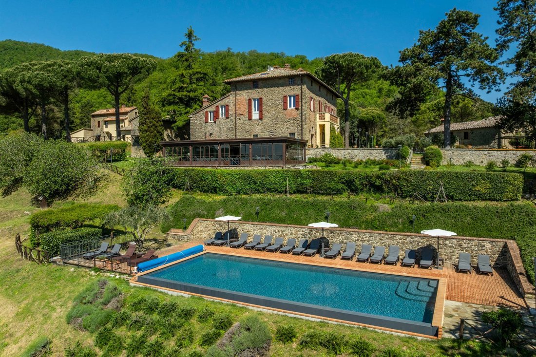 Castle in Center, Cortona, Tuscany 4 - 15761782