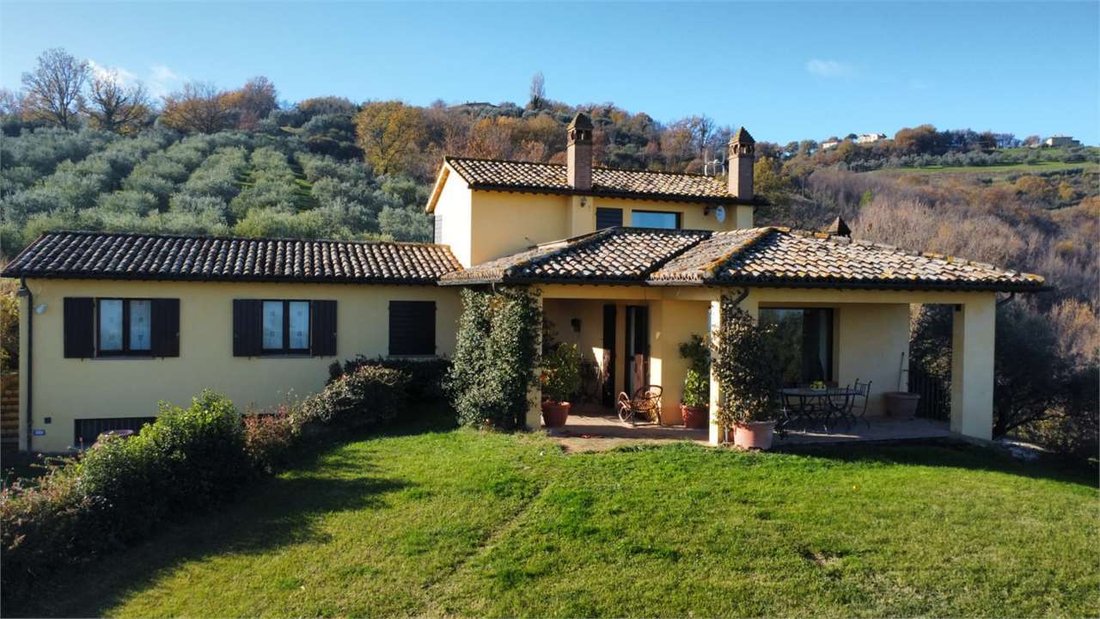 Villa in Cannara, Umbria, Italy 2 - 15761508