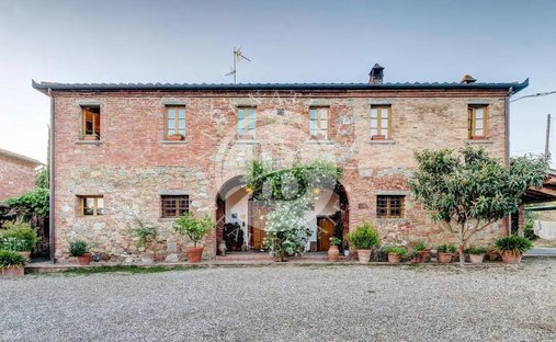 Villa in Foiano della Chiana, Tuscany, Italy 1
