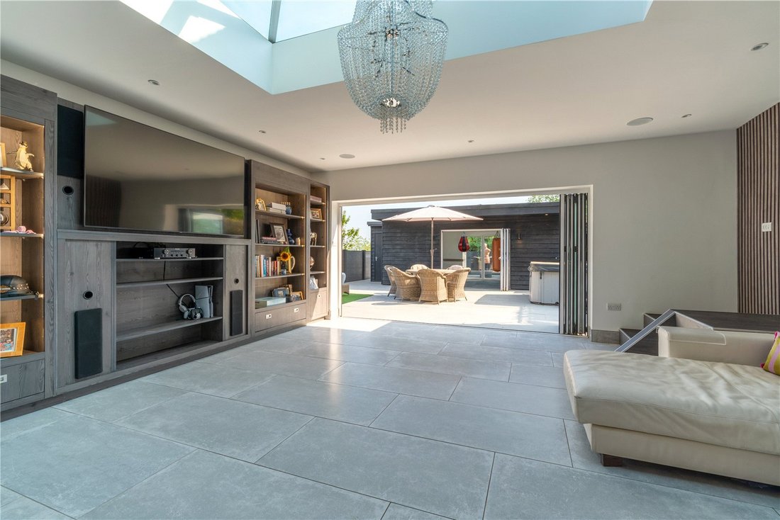 House in Theydon Bois, England 4 - 15760885