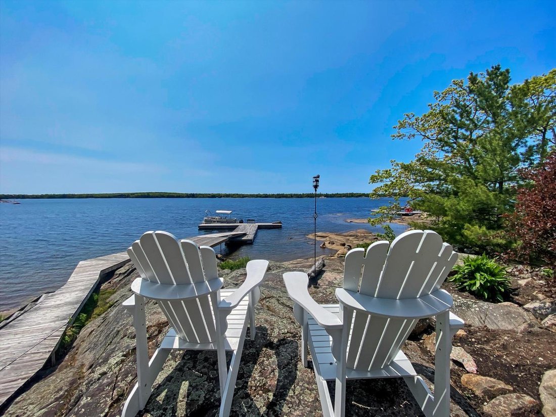 House in Honey Harbour, Ontario, Canada 4 - 15762614