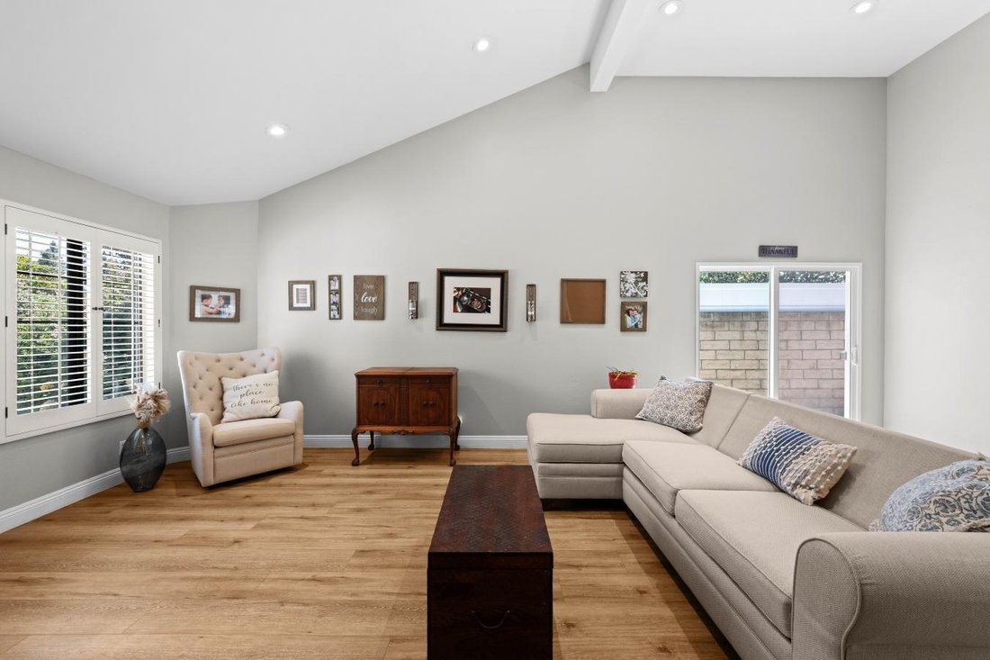 House in West Hills, California, United States 5 - 15762622