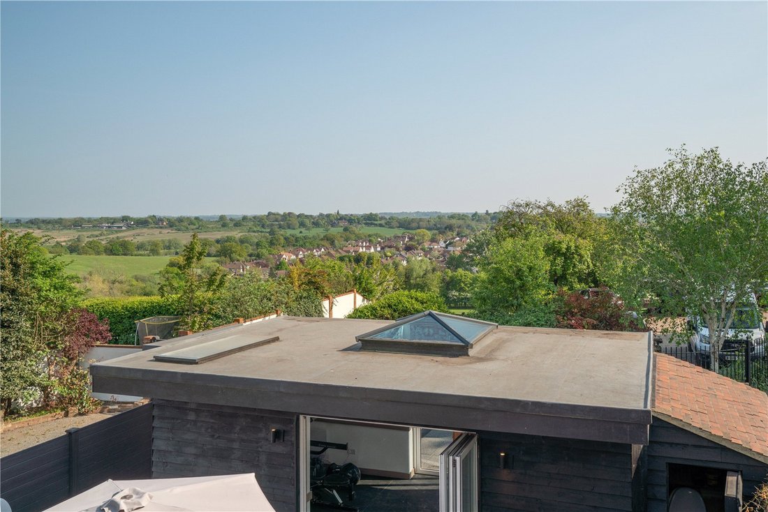 House in Theydon Bois, England 2 - 15760885