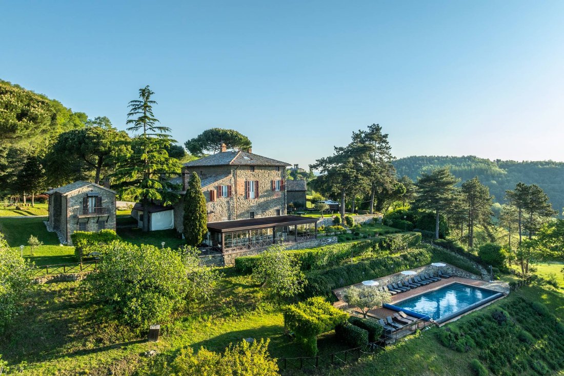 Castle in Center, Cortona, Tuscany 3 - 15761782