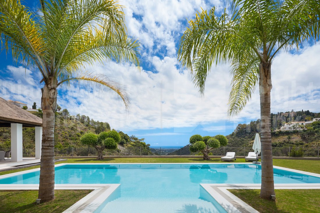 Villa in El Madroñal, Benahavis, Spain 2 - 15760979