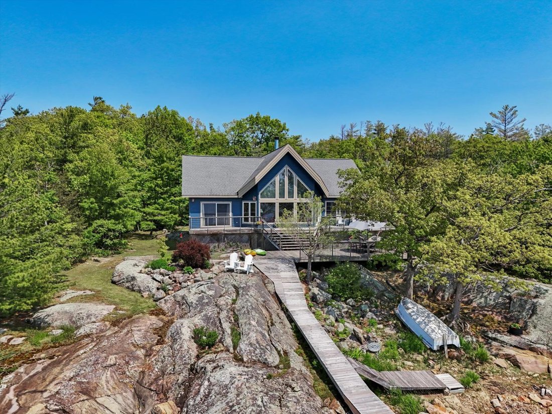 House in Honey Harbour, Ontario, Canada 3 - 15762614