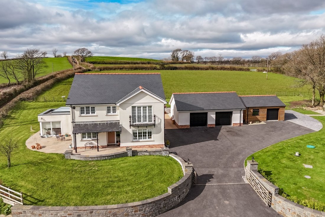 House in Llangyndeyrn, Wales 5 - 15761505
