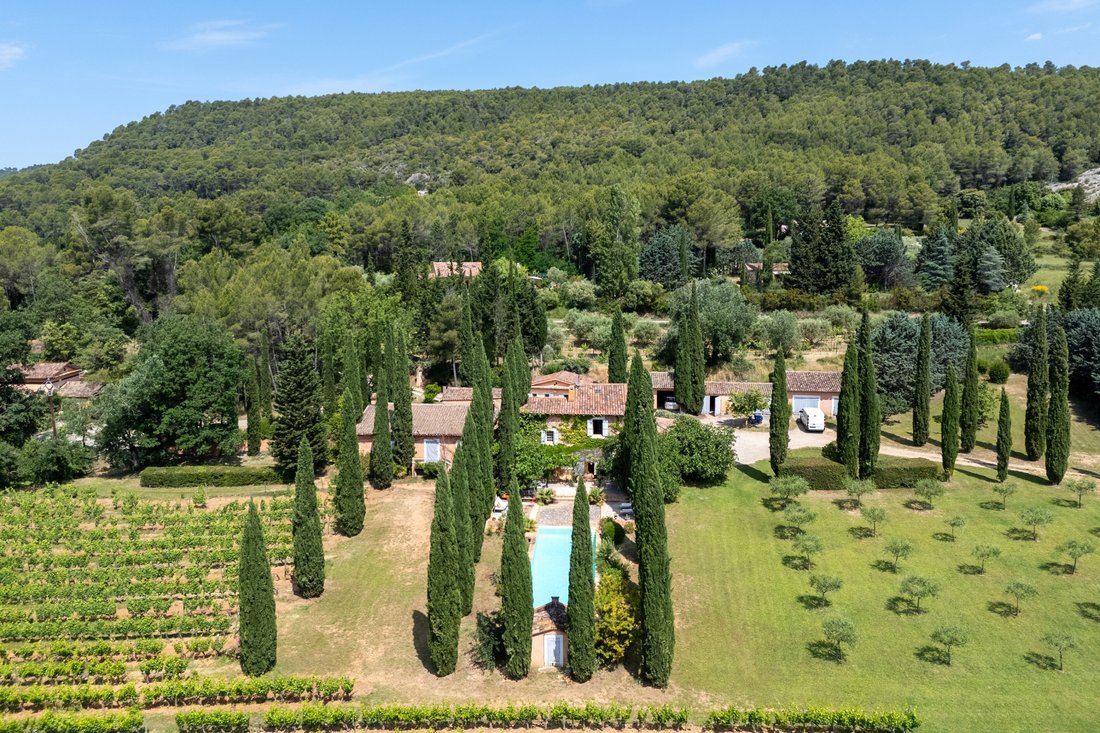 Villecroze, Provence-Alpes-Côte d'Azur, France 3 - 15761742