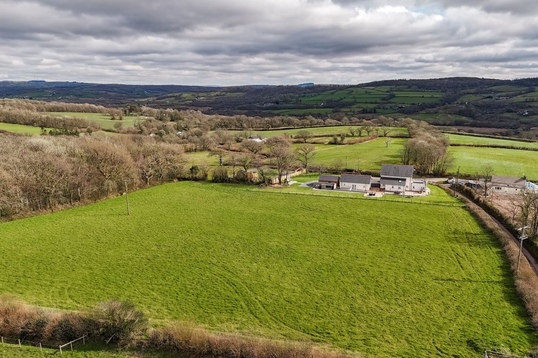 House in Llangyndeyrn, Wales 2 - 15761505