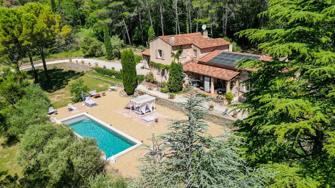 Maison à La Roquebrussanne, Provence-Alpes-Côte d'Azur, France 1 - 15660493