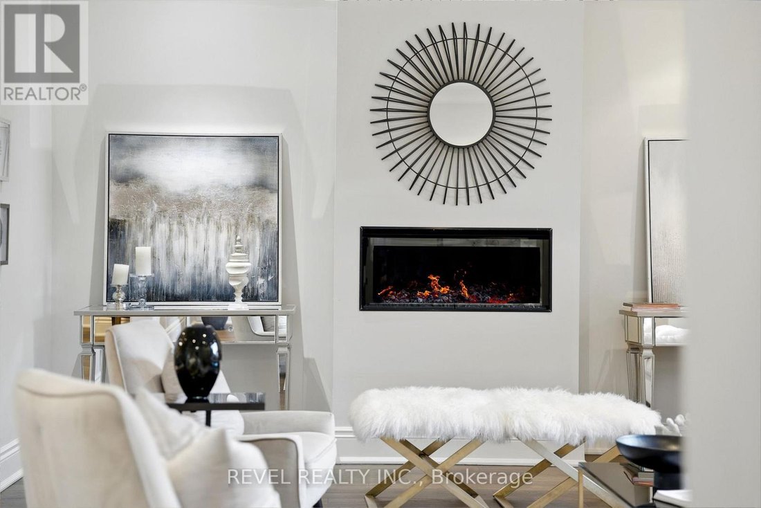 House in Toronto, Ontario, Canada 5 - 15762037