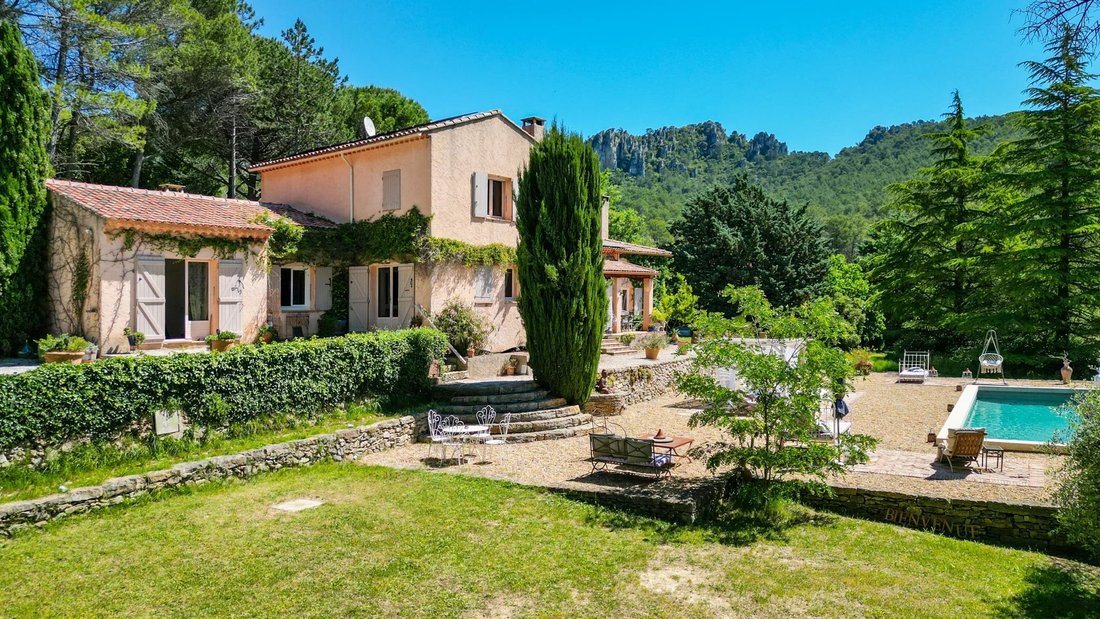 House in La Roquebrussanne, Provence-Alpes-Côte d'Azur, France 1 - 15660493