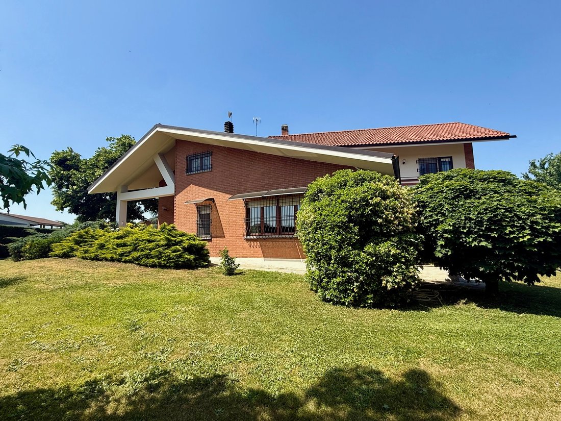 Villa in Carmagnola, Piedmont, Italy 2 - 15764495