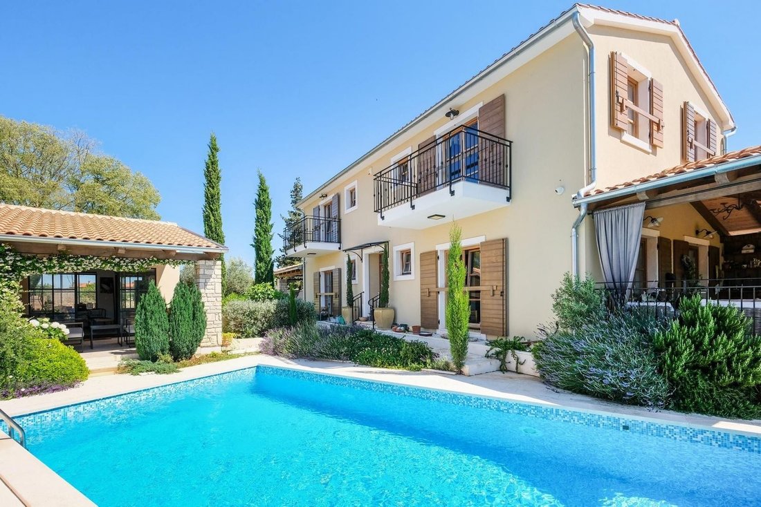 Villa in Svetvincenat, Istria County, Croatia 2 - 15763830