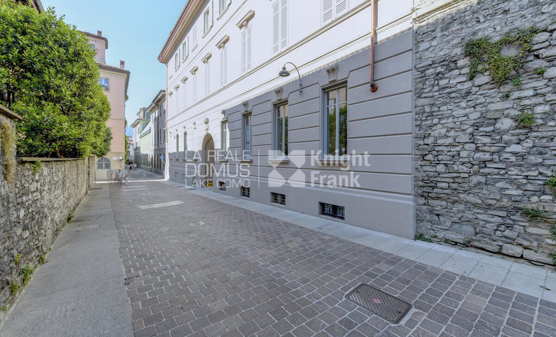 Apartment in Historic Center, Como, Lombardy 2 - 15764494