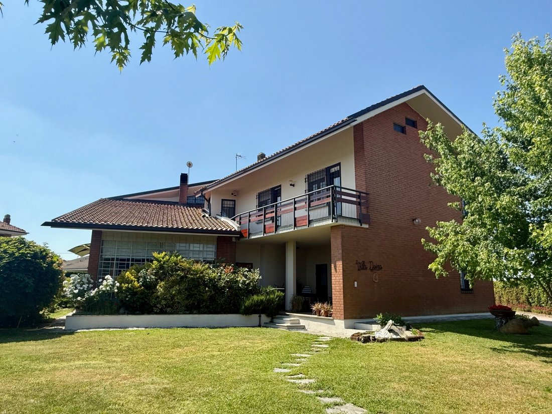 Villa in Carmagnola, Piedmont, Italy 1 - 15764495